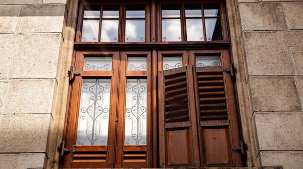 Fenêtres sur mesure à Rouen : guide des matériaux et choix d'experts